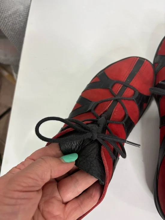 Arche Red Suede Lace-Up Flats with Black Straps size 40 / 9 - Picture 7 of 9